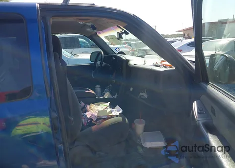 2003 Chevrolet Silverado 1500 Ls из США, поврежденный, VIN 2GCEK19T031388343